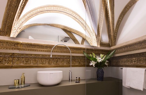 Rione XI Sant'Angelo Apartment | Apartment in Rome with 5 bedrooms sleeps 12