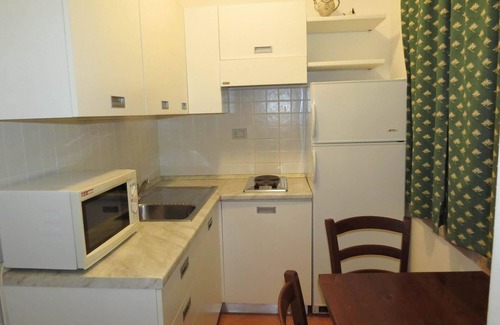 Pomaia Apartment | Apartment in semi-detached house, sleeps 2, terrace with panoramic view