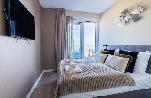 Sint-Annaland Apartment | Apartment in Sint-Annaland with Beach Access