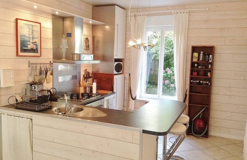 Intra Muros Apartment | Apartment in Solidor. Beach 50m away. South-facing terrace. Wifi. Peace and comfort.