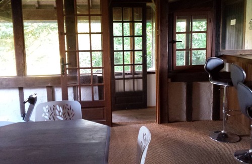 Le Bois-Hellain Cottage | Apartment in the large park of an authentic Norman thatched cottage