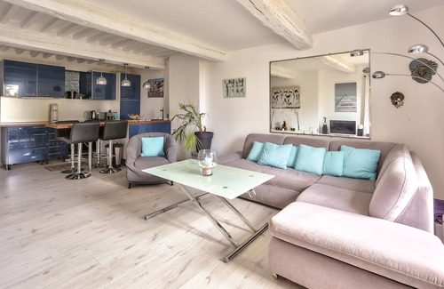 Frejus City Centre Apartment | Apartment in the historic center of Frejus with sea view.