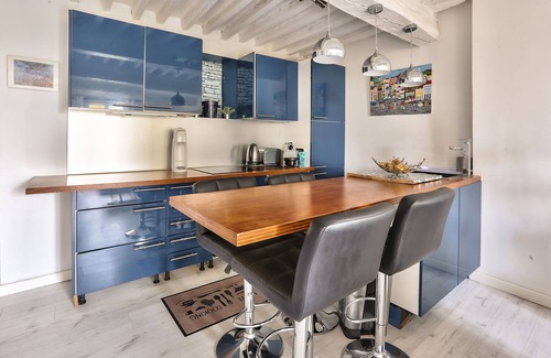 Frejus City Centre Apartment | Apartment in the historic center of Frejus with sea view.