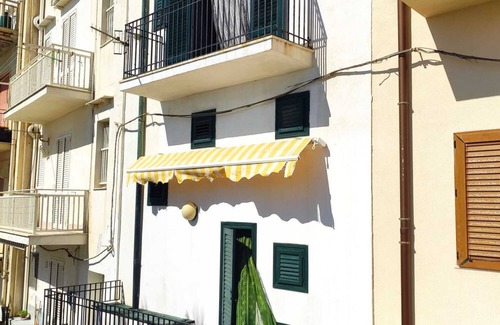 Marinella di Selinunte Apartment | Apartment in the center of the township 5 min from the park and 2 from the sea, Wi-Fi