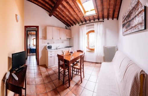 Riparbella House | Apartment in the green of Tuscany with swimming pool Residence Il Granaio