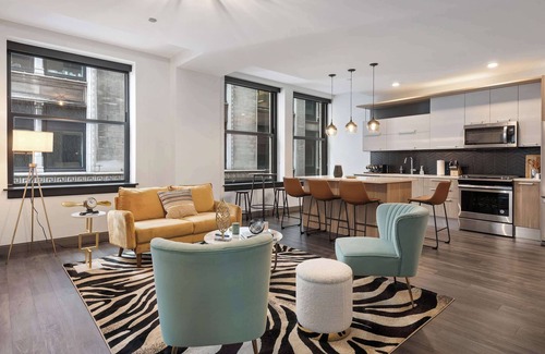 Downtown Chicago Apartment | Apartment in The Loop: Great Amenities, Near Shops