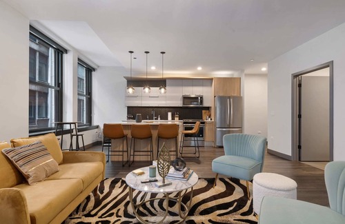 Downtown Chicago Apartment | Apartment in The Loop: Great Amenities, Near Shops