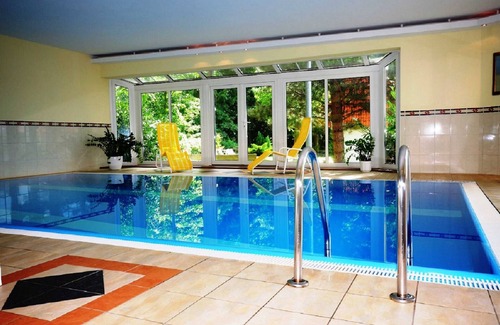 Plau am See House | Apartment in the Park Chalet - Parkhotel Klüschenberg