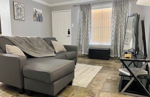 Greenway Plaza-Upper Kirby Apartment | Apartment in Upper Kirby Houston