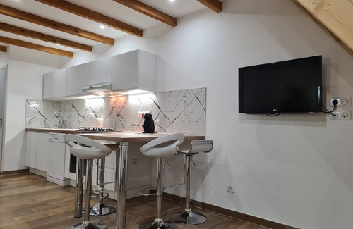 Sorbo-Ocagnano House | Apartment in villa with garden 7 minutes from the beach