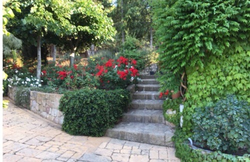 Castelbuono Villa | Apartment in villa with air-conditioned pool
