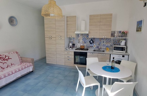 Partinico Apartment | Apartment in villa 900 meters from the sea overlooking the Gulf of Castellammare