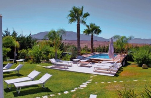 Partinico Apartment | Apartment in villa 900 meters from the sea overlooking the Gulf of Castellammare