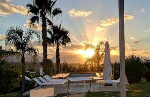 Partinico Apartment | Apartment in villa 900 meters from the sea overlooking the Gulf of Castellammare