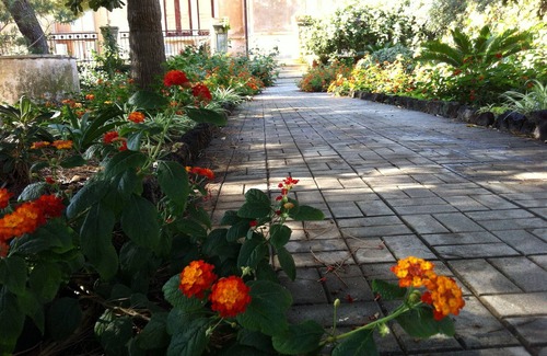 Ognina Apartment | Apartment in Villa Liberty with garden overlooking Etna and near the sea