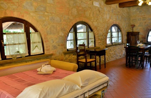 Chianni Villa | Apartment in villa with pool, hot tub, sauna, WIFI, TV, patio, pets allowed, panoramic view, parking