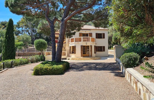 Giens Villa | Apartment in Villa with sea view in a unique preserved site