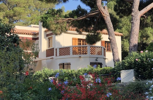 Giens Villa | Apartment in Villa with sea view in a unique preserved site