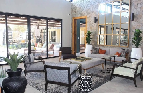Greater Johannesburg Metropolitan Area Apartment | Apartment in Waterfall