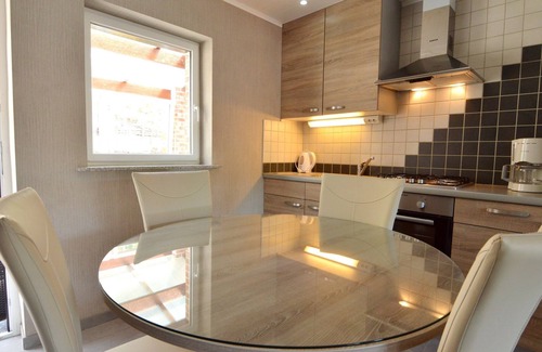 Zell Apartment | Apartment in Zell near Mosel River & Vineyards