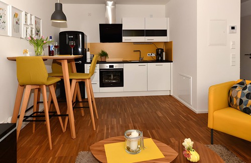 Langenargen Apartment | Apartment 'Ins Gelbe, 50qm' with Balcony and Wi-Fi