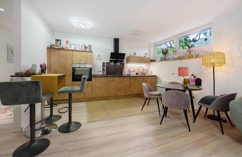 Euren Apartment | Apartment 'International Flair Trier Luxemburg' with Balcony and Wi-Fi