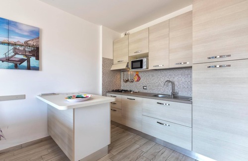 La Pietraia Apartment | Apartment “Ionio” close to the Beach with A/C, Balcony & Terrace