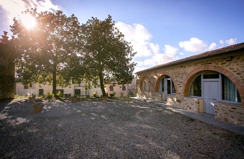 Castiglion Fiorentino Apartment | Apartment surrounded by a beautiful park with swimming pool located in the city center