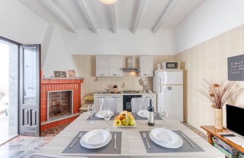 Castrignano del Capo Apartment | Apartment 'Villetta Municipio - Salento' with Private Terrace, Wi-Fi and Air Conditioning