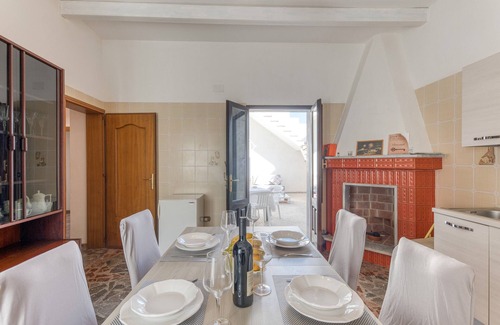 Castrignano del Capo Apartment | Apartment 'Villetta Municipio - Salento' with Private Terrace, Wi-Fi and Air Conditioning