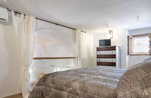 Montalbano Apartment | Apartment 'La Bella Zia House' with Private Terrace, Wi-Fi and Air Conditioning