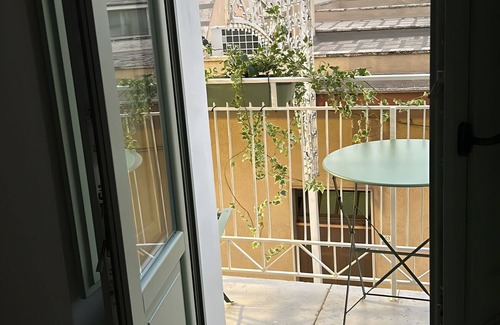 Montalbano Apartment | Apartment 'Zizzi' with Private Terrace, Wi-Fi and Air Conditioning