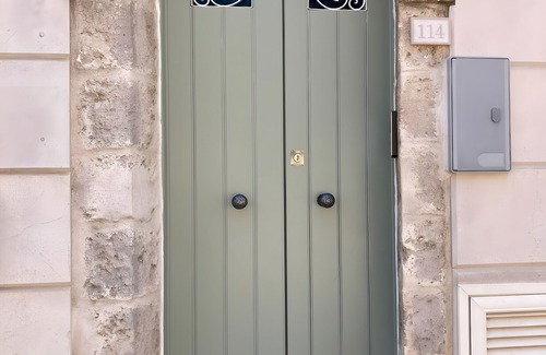 Montalbano Apartment | Apartment 'Zizzi' with Private Terrace, Wi-Fi and Air Conditioning