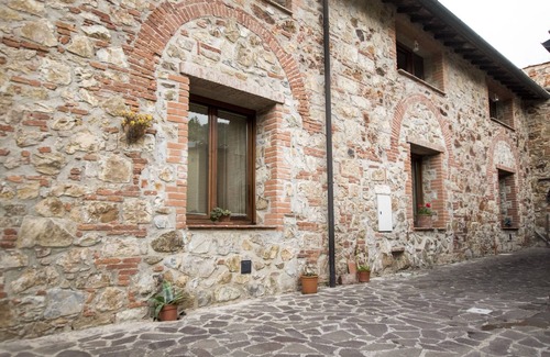 Massa Marittima Apartment | Apartment immersed in the green of the Maremma