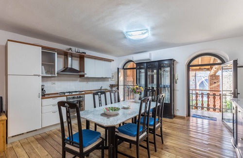 San Felice del Benaco Apartment | Apartment 'Luna' with Wi-Fi