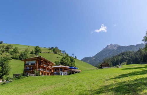 Mareo Apartment | Apartment "Le Table C" with Mountain View, Garden & Wi-Fi