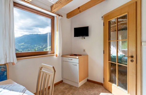 Cadipietra Apartment | Apartment "Glocklechnhof Sternenhimmel" with Mountain View, Balcony & Wi-Fi