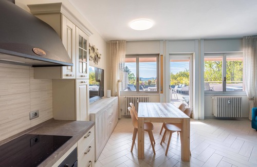 Lesa Apartment | Apartment 'Jacuzzi E Vistalago' with Lake View, Wi-Fi and Air Conditioning