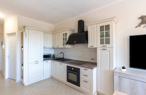 Lesa Apartment | Apartment 'Jacuzzi E Vistalago' with Lake View, Wi-Fi and Air Conditioning