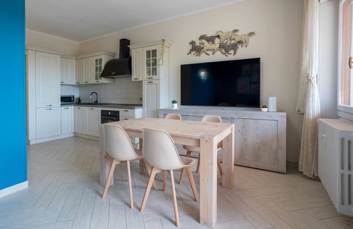 Lesa Apartment | Apartment 'Jacuzzi E Vistalago' with Lake View, Wi-Fi and Air Conditioning