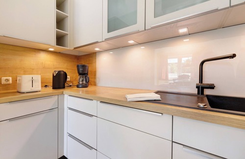 Jever Apartment | Apartment 'K4 Mit Gartenblick' with Private Terrace, Shared Garden and Wi-Fi