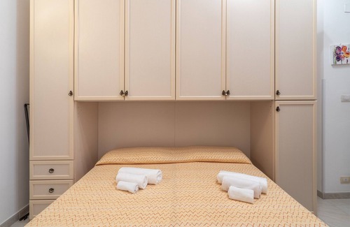 Cassibile Apartment | Apartment 'Kakyparis' with Shared Terrace, Wi-Fi and Air Conditioning
