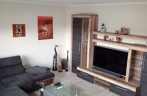Obrigheim Apartment | Apartment 'Kleines Afrika' with Private Terrace, Shared Garden and Wi-Fi