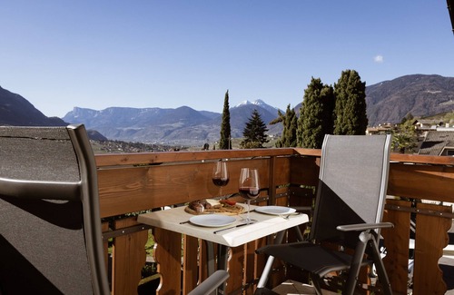 Rifiano Apartment | Apartment "Kleon 2" with Mountain View, Shared Pool & Wi-Fi