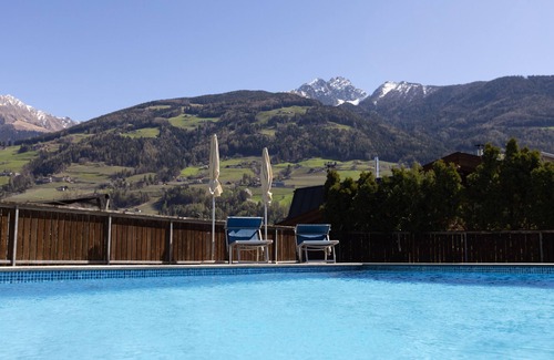 Rifiano Apartment | Apartment "Kleon 2" with Mountain View, Shared Pool & Wi-Fi