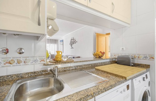 Torrevieja Apartment | Apartment 'Kolibri' with Shared Pool, Wi-Fi and Air Conditioning
