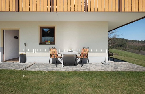 Schonenbach Apartment | Apartment 'Kornelia Ebner' with Mountain View, Private Terrace and Wi-Fi