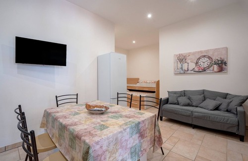 L'Assunta Apartment | Apartment 'L'Aia - 1' with Shared Pool, Wi-Fi and Air Conditioning