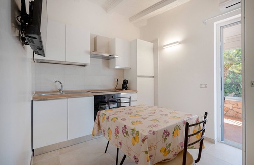 L'Assunta Apartment | Apartment 'L'Aia - 3' with Shared Pool, Wi-Fi and Air Conditioning