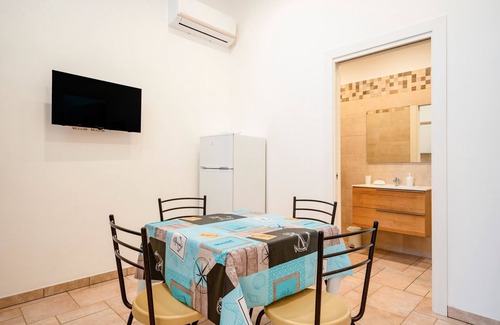 L'Assunta Apartment | Apartment 'L'Aia - 5' with Shared Pool, Wi-Fi and Air Conditioning
